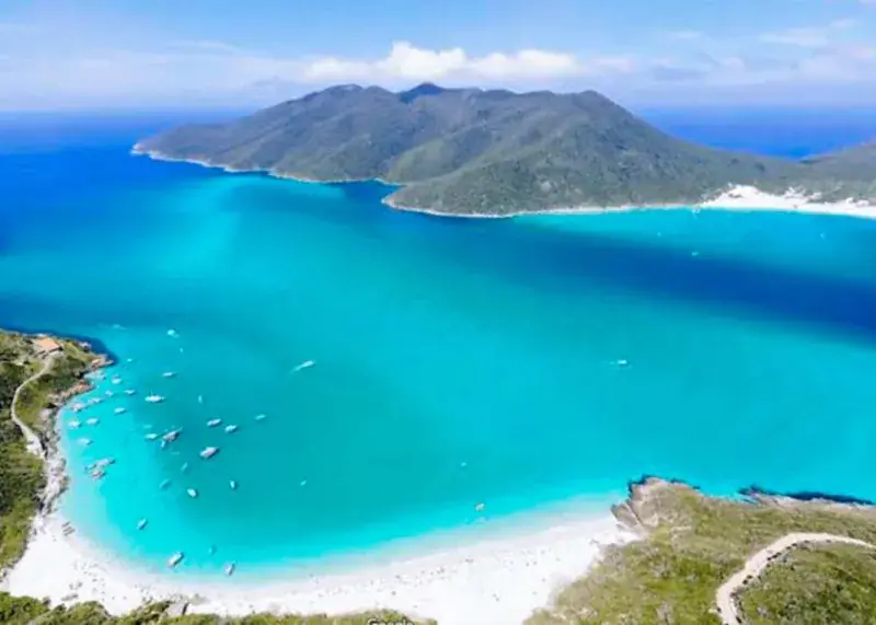 Turquoise bay in Arraial do Cabo