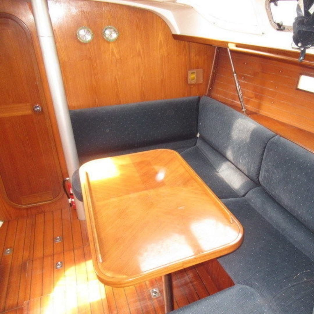 Beneteau-Oceanis-370-2