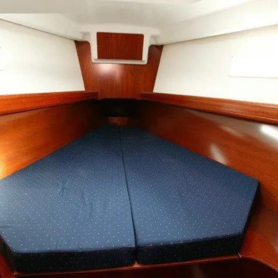 Beneteau-Oceanis-370-3