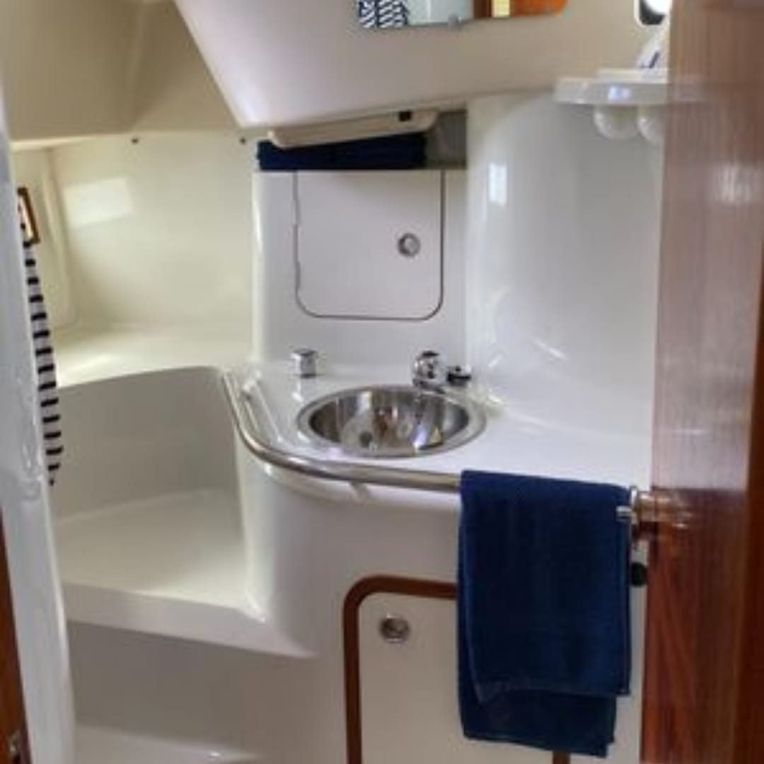 Beneteau-Oceanis-370-4