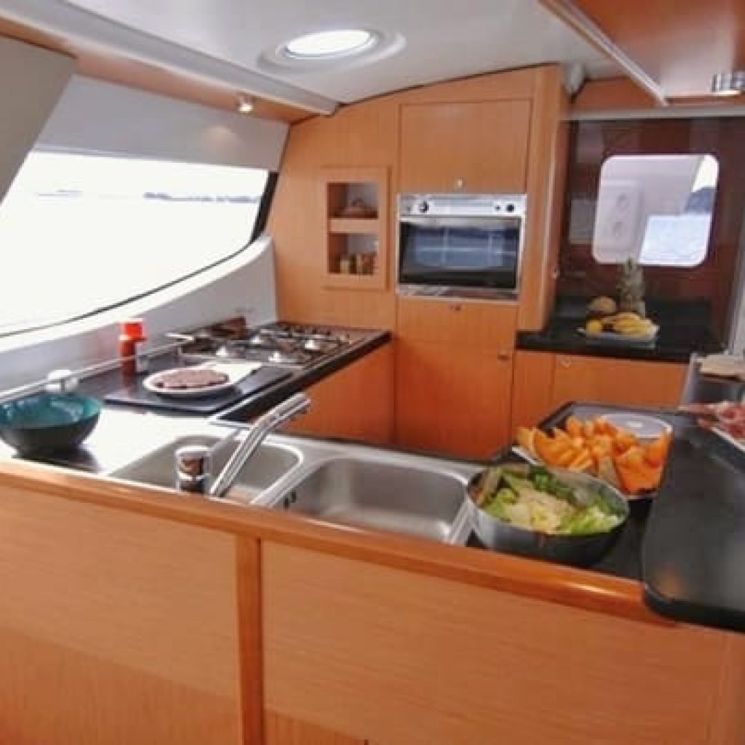Catamara-Fountaine-Pajot-Salina-48-Evolution-Allegro-Charter-4-1