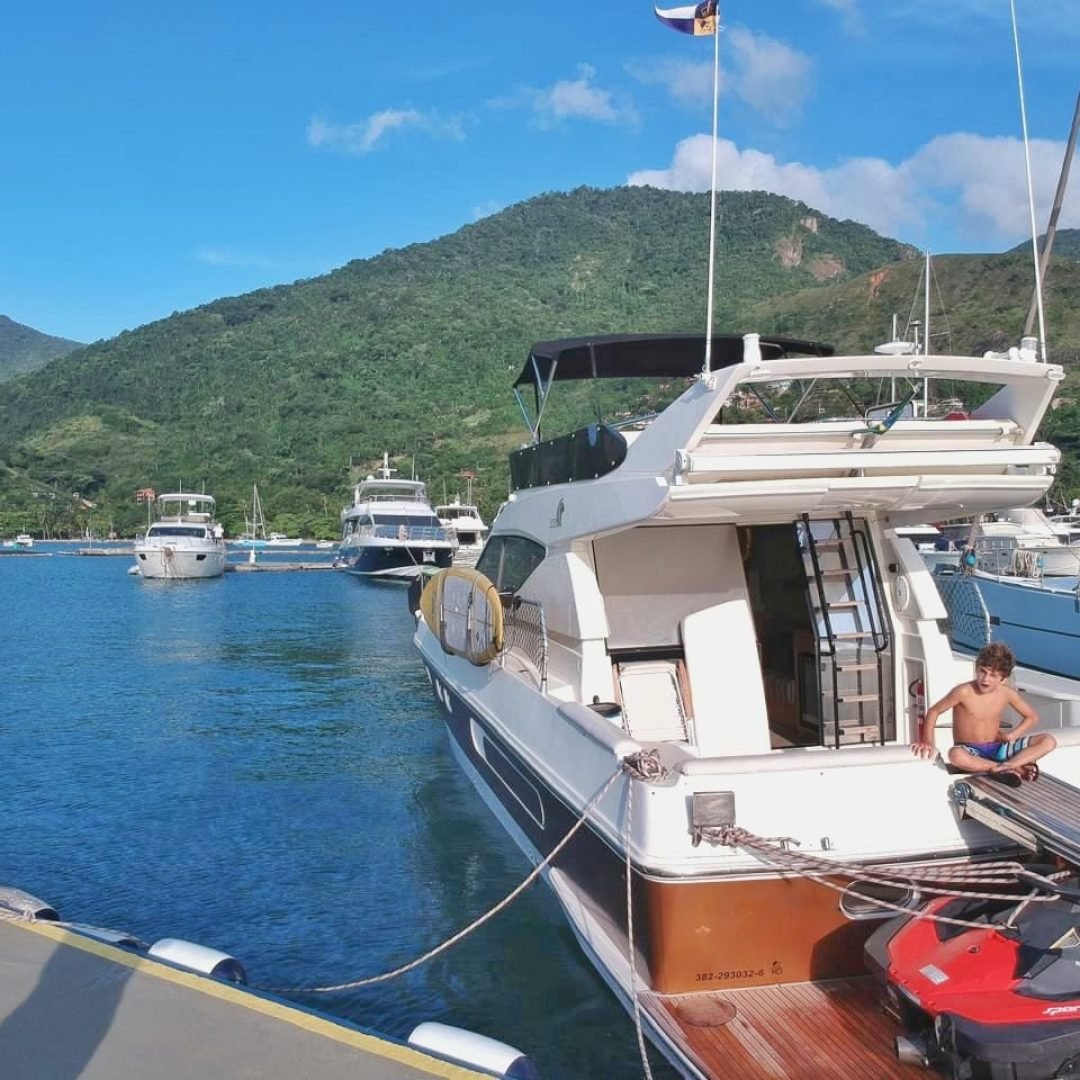 Ferretti-43-9
