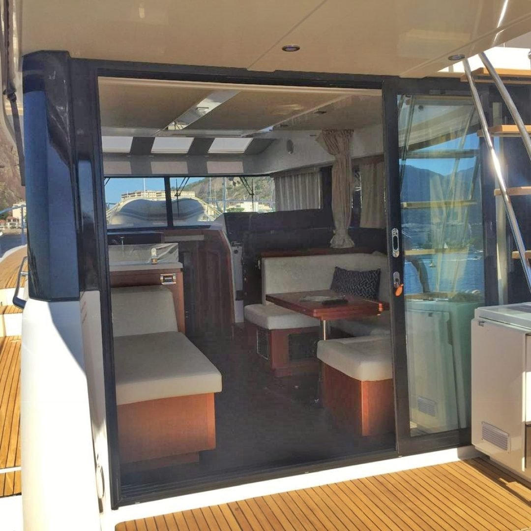 Lancha-Beneteau-43-Externa-salao
