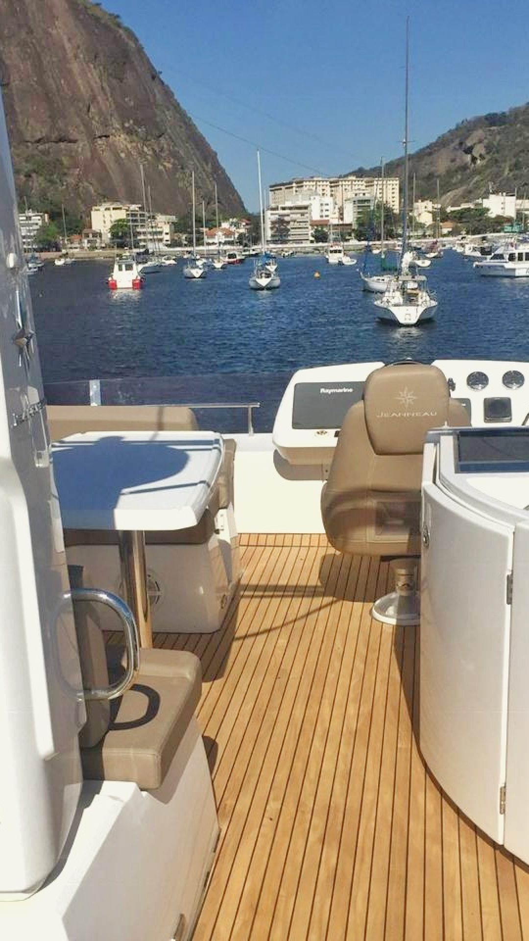 Lancha-Beneteau-43-Fly